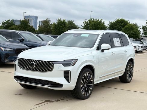 New 2026 Volvo XC90 T8 Ultra w/ Protection Package Premier AWD/4WD image 3