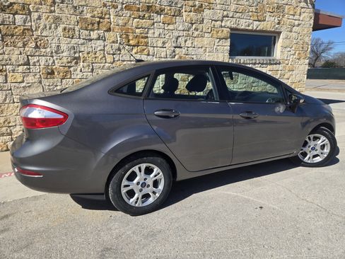 Used 2014 Ford Fiesta SE image 19
