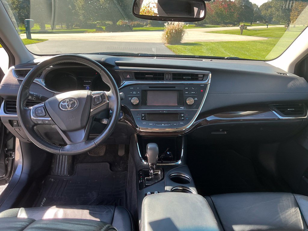 Used 2013 Toyota Avalon XLE Touring FWD image 2