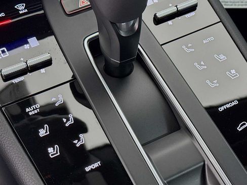 New 2026 Porsche Macan AWD/4WD image 21