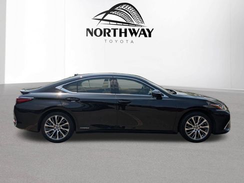 Used 2019 Lexus ES 300h w/ Premium Package FWD image 2
