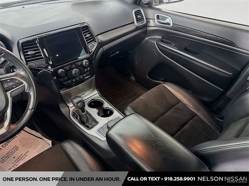 Used 2022 Jeep Grand Cherokee Laredo X image 23