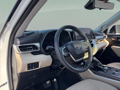 Used 2023 Toyota Highlander Platinum image 31