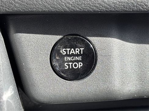 Used 2024 Nissan Rogue SL AWD/4WD image 29