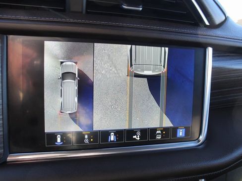 Used 2022 GMC Yukon XL Denali w/ Denali Premium Package image 36