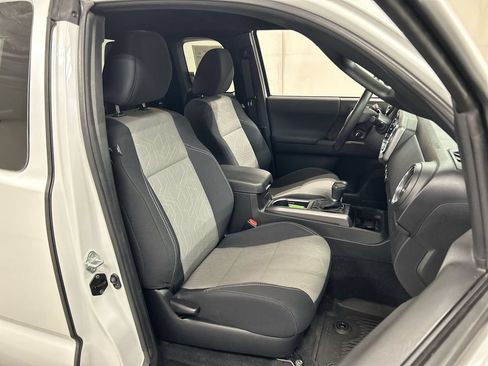 Used 2022 Toyota Tacoma TRD Sport AWD/4WD image 22