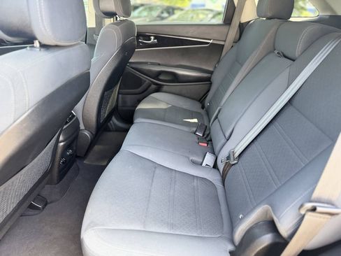 Used 2017 Kia Sorento LX FWD image 15