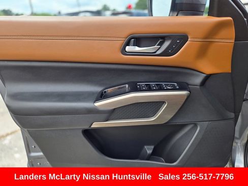 Used 2023 Nissan Pathfinder Platinum w/ Cargo Package AWD/4WD image 24