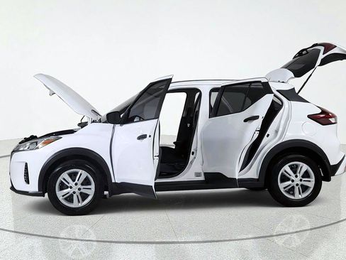 Used 2024 Nissan Kicks S FWD image 11