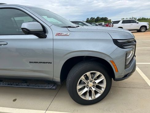 Used 2025 Chevrolet Suburban Z71 AWD/4WD image 2