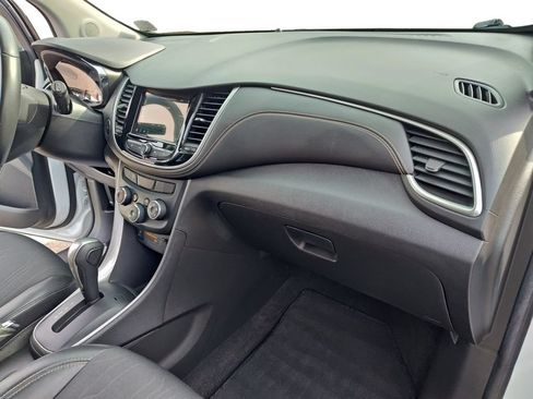 Used 2018 Chevrolet Trax LT w/ LT Convenience Package FWD image 15