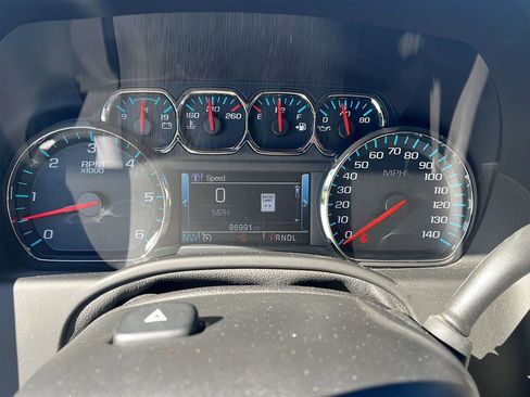 Used 2018 Chevrolet Tahoe LT w/ Luxury Package image 19