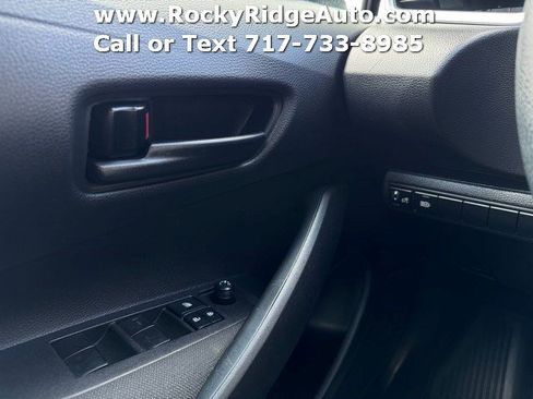 Used 2025 Toyota Corolla LE FWD image 31