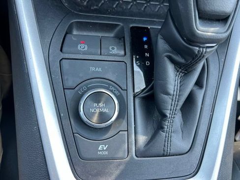 Used 2025 Toyota RAV4 XLE AWD/4WD image 18
