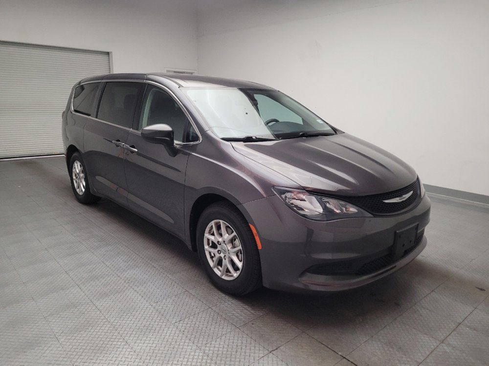 Used 2021 Chrysler Voyager LX FWD image 13