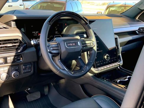 Used 2025 GMC Yukon XL AT4 w/ AT4 Premium Plus Package image 18