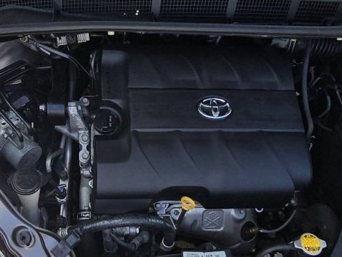 Used 2012 Toyota Sienna LE FWD image 31
