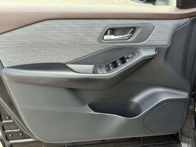 Used 2023 Nissan Rogue SV AWD/4WD image 17