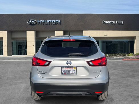 Used 2018 Nissan Rogue Sport S image 5