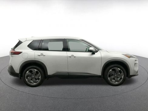 Used 2025 Nissan Rogue SV AWD/4WD image 14