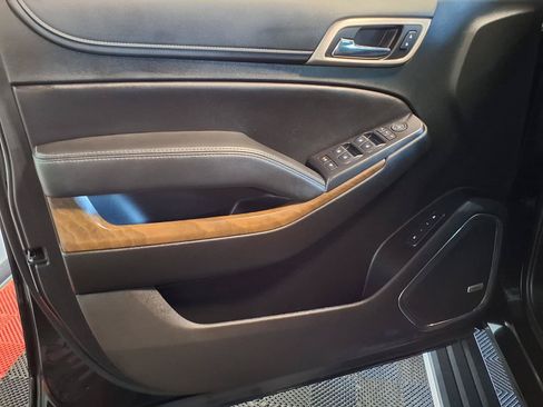 Used 2019 GMC Yukon Denali w/ Denali Ultimate Black Edition AWD/4WD image 17