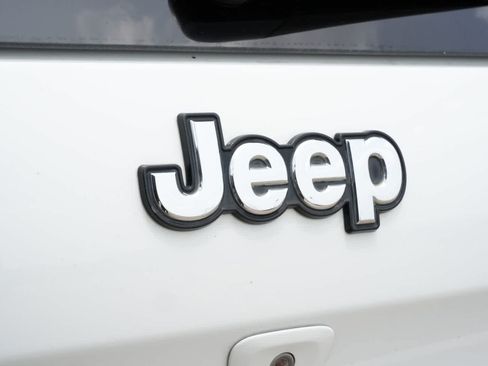 Used 2017 Jeep Cherokee Latitude w/ Comfort/Convenience Group FWD image 20
