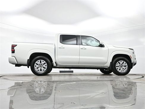Used 2024 Nissan Frontier SV w/ SV Convenience Package image 28