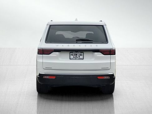 Used 2023 Jeep Wagoneer L Series II AWD/4WD image 5