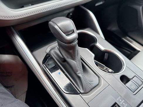 Used 2022 Toyota Highlander XLE image 21