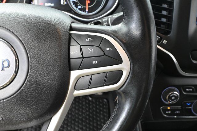 Used 2019 Jeep Cherokee Latitude AWD/4WD image 22