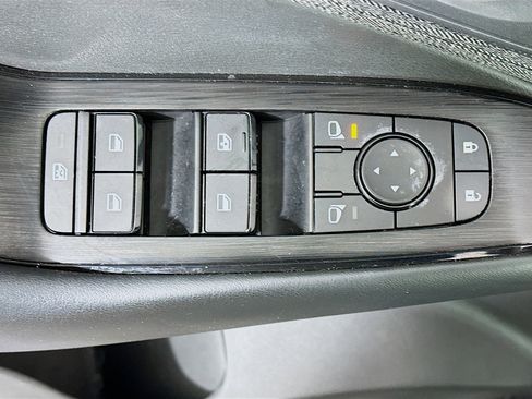 Used 2023 Nissan Rogue S image 15