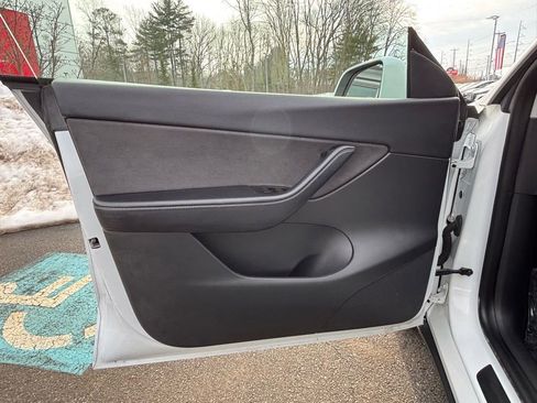 Used 2020 Tesla Model Y Long Range image 9