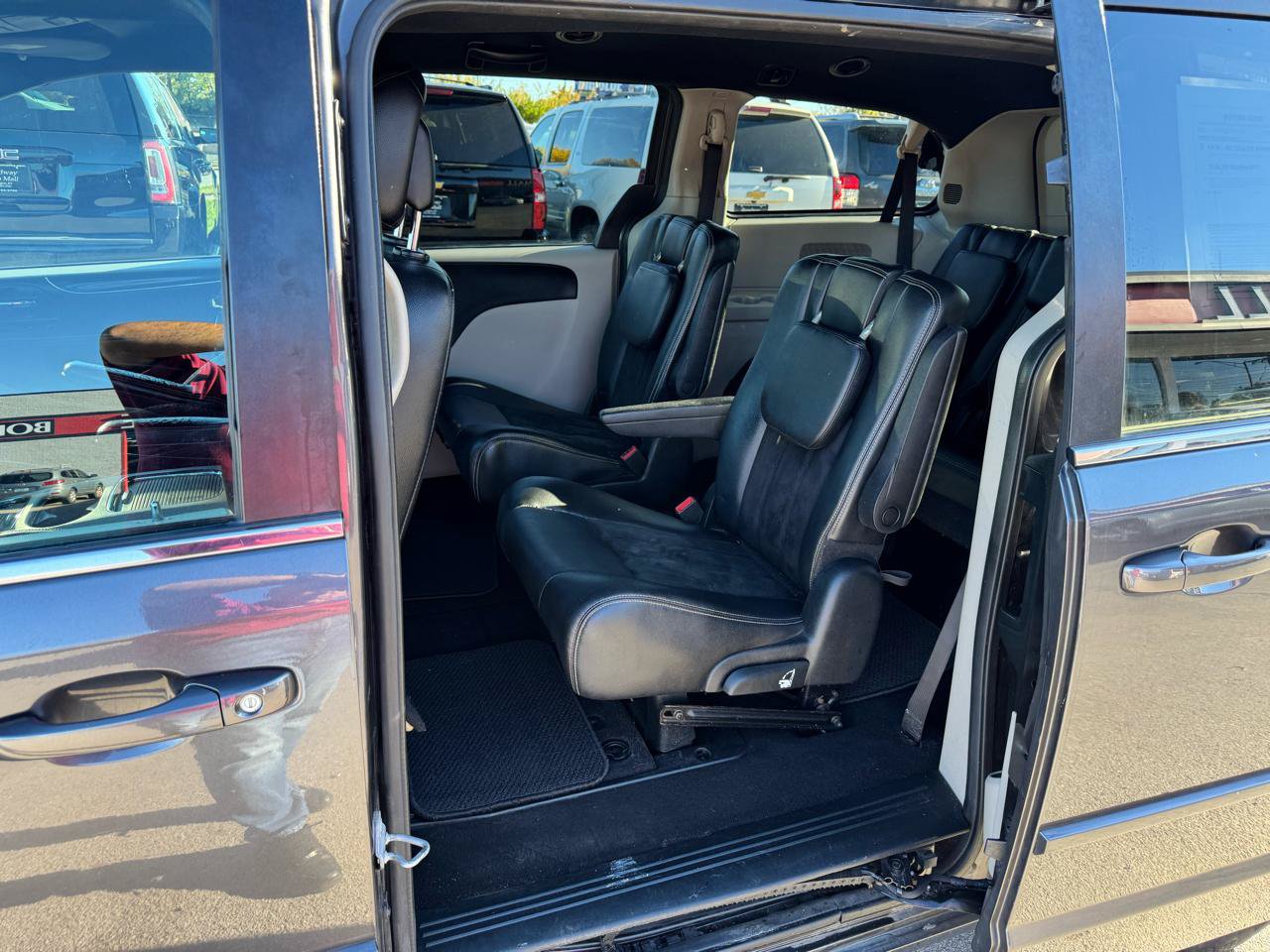 Used 2017 Dodge Grand Caravan SXT FWD image 14