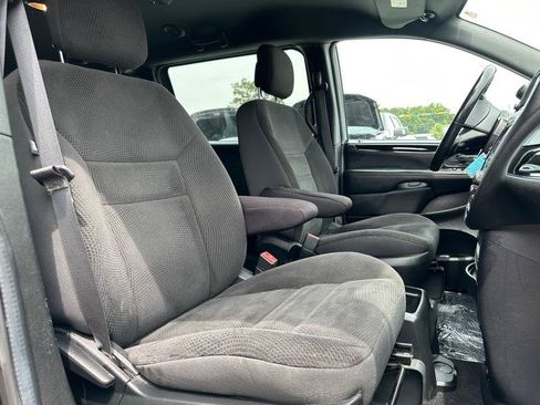 Used 2019 Dodge Grand Caravan SE FWD image 12