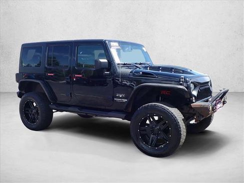 Used 2018 Jeep Wrangler Unlimited Sahara AWD/4WD image 6