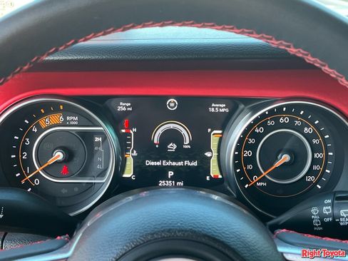 Used 2023 Jeep Wrangler Unlimited Rubicon AWD/4WD image 24