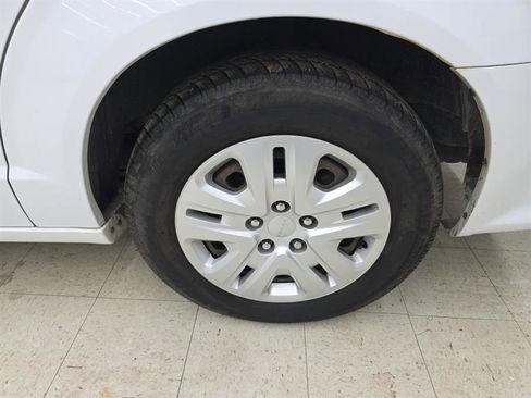 Used 2018 Dodge Grand Caravan SE w/ UConnect Hands-Free Group image 26