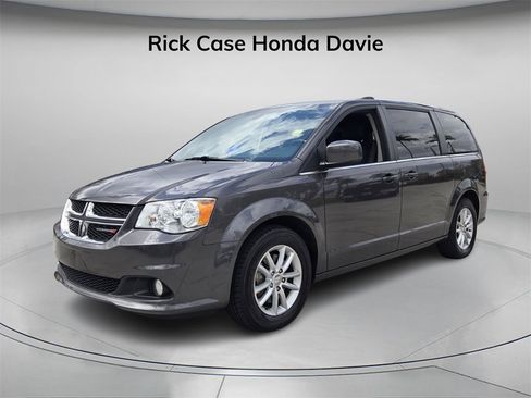 Used 2018 Dodge Grand Caravan SXT image 9