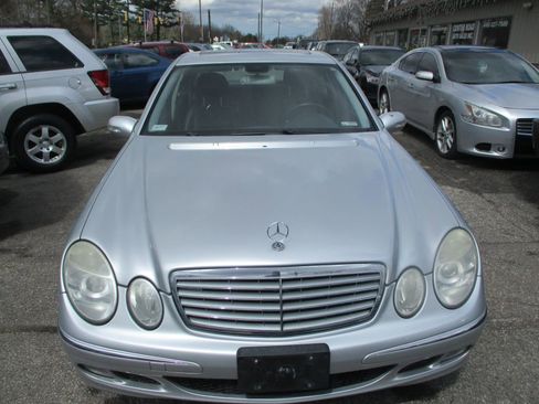 Used 2006 Mercedes-Benz E 350 4MATIC Sedan image 3