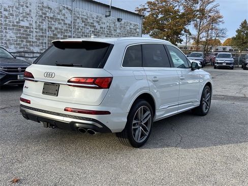 Used 2025 Audi SQ7 Prestige w/ Prestige Package image 6