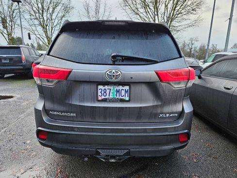 Used 2018 Toyota Highlander XLE image 3