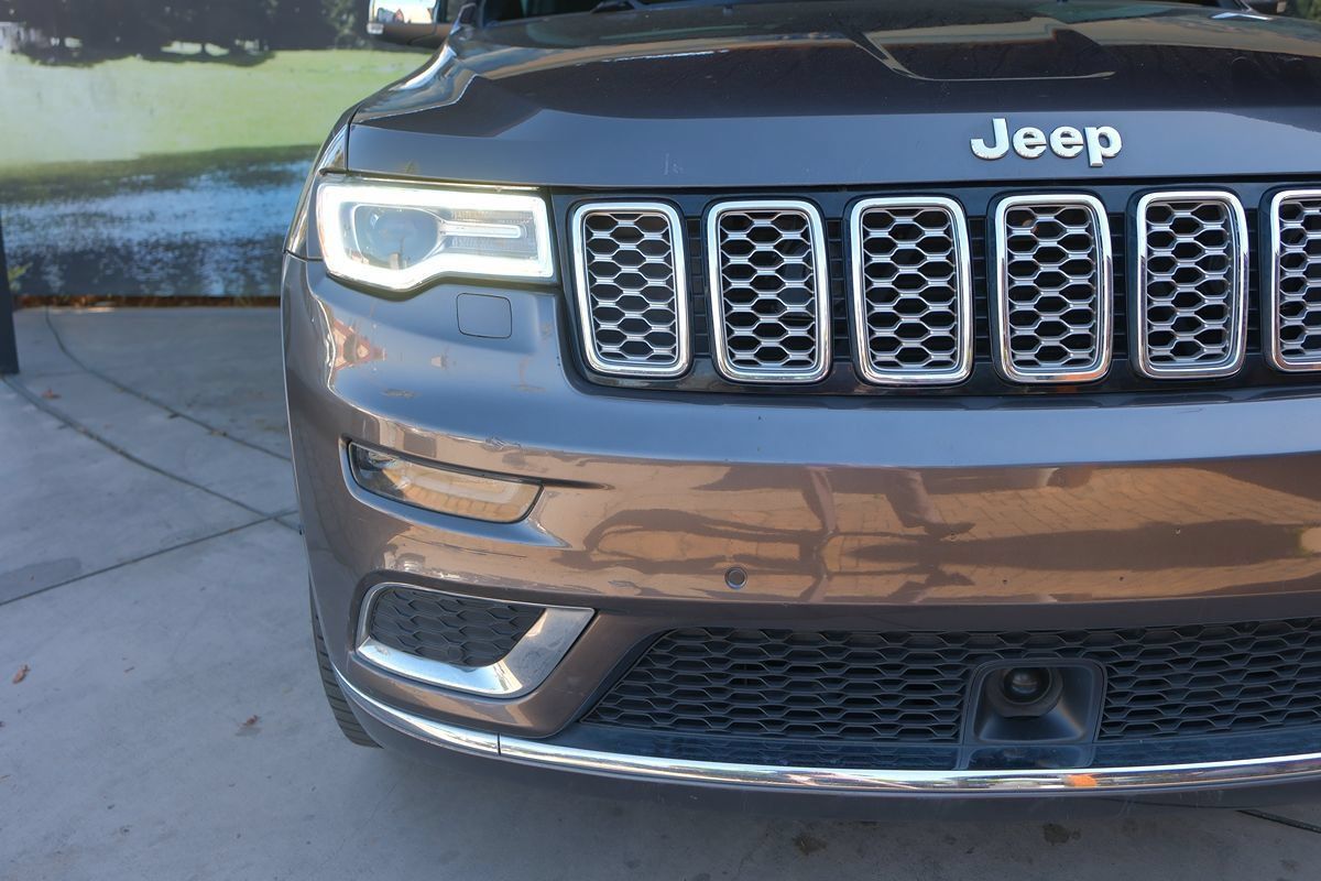 Used 2018 Jeep Grand Cherokee Summit w/ Skid Plate Group AWD/4WD image 46