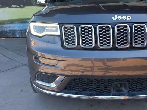 Used 2018 Jeep Grand Cherokee Summit w/ Skid Plate Group AWD/4WD image 46