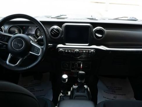 Used 2023 Jeep Wrangler Unlimited Rubicon 4xe w/ Cold Weather Group AWD/4WD image 10