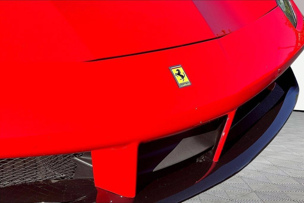 Used 2018 Ferrari 488 GTB RWD image 26