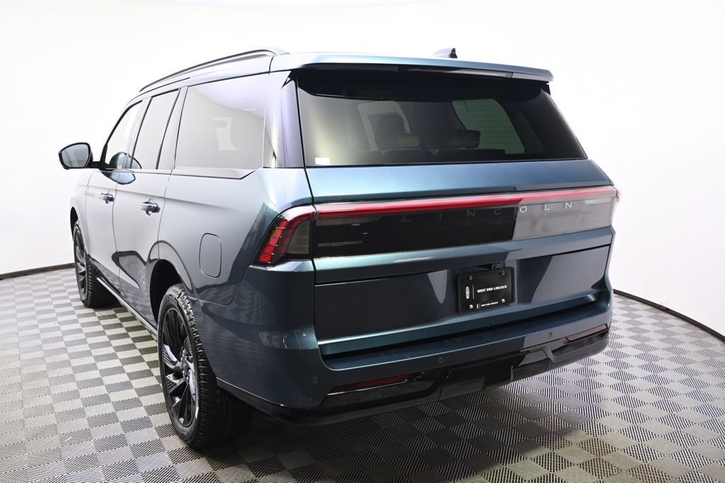 New 2027 Lincoln Navigator Reserve w/ Jet Appearance Package AWD/4WD image 4