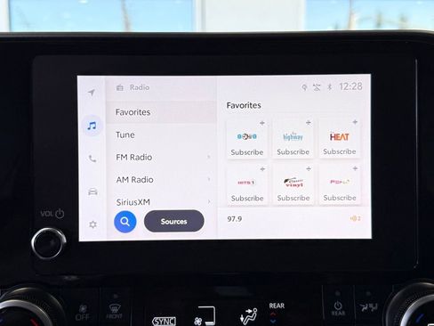 Used 2023 Toyota Highlander XLE image 30