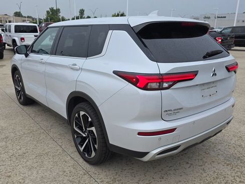 Used 2022 Mitsubishi Outlander SE AWD/4WD image 3