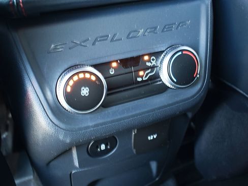 Used 2025 Ford Explorer ST-Line image 25