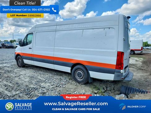 Used 2021 Freightliner Sprinter 2500 RWD image 3